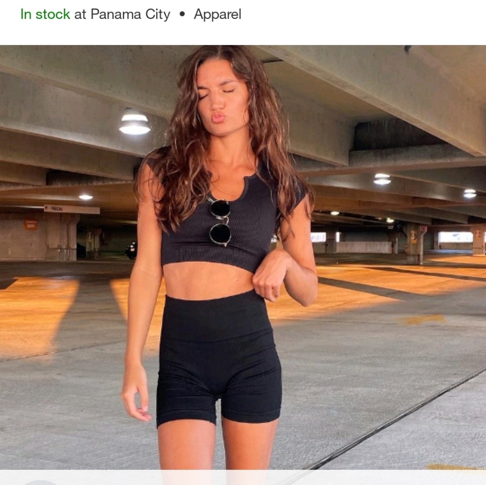 Seamless ribbed black biker short